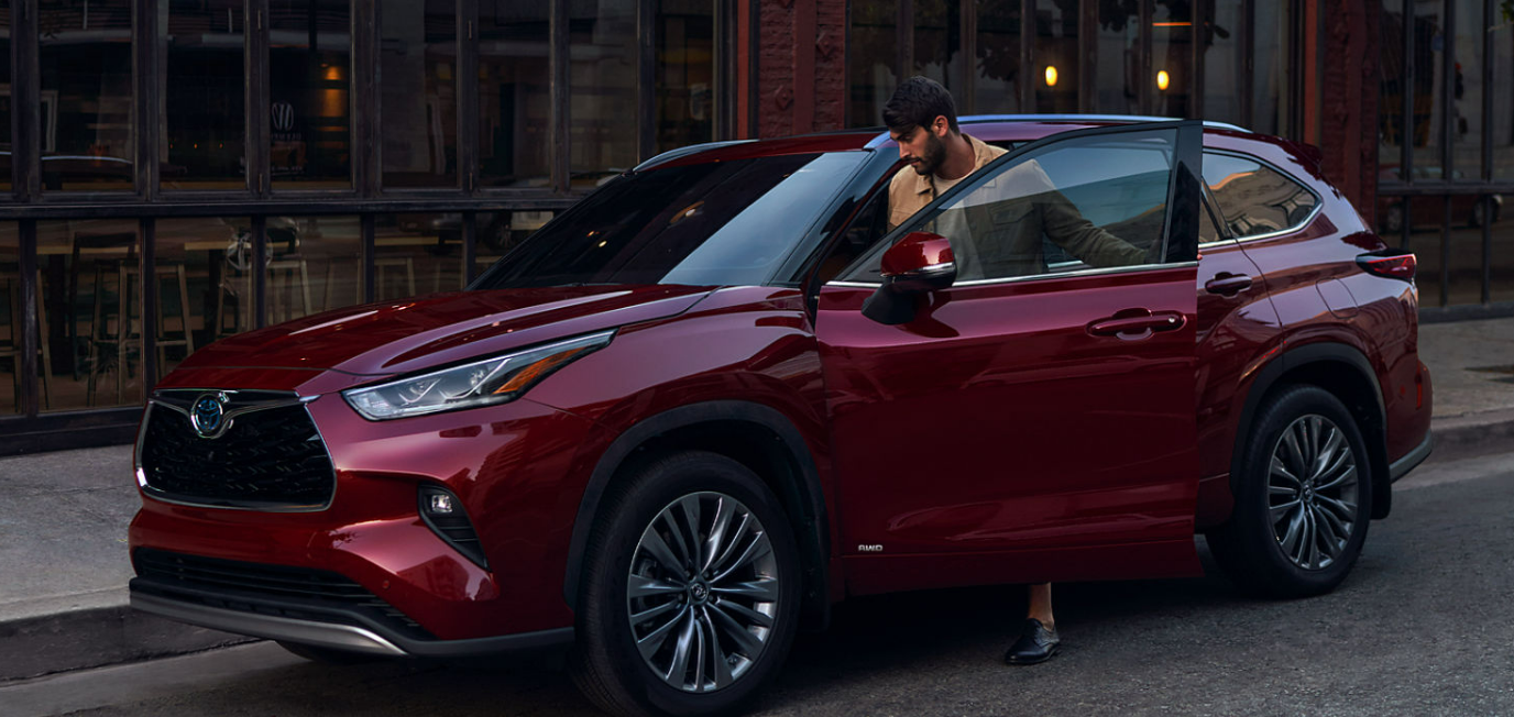 2023 Toyota Highlander for Sale near Pittsburgh, PA Brewer Airport Toyota