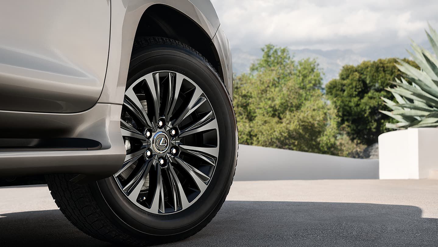 Wheels of the 2023 Lexus GX 460 Luxury