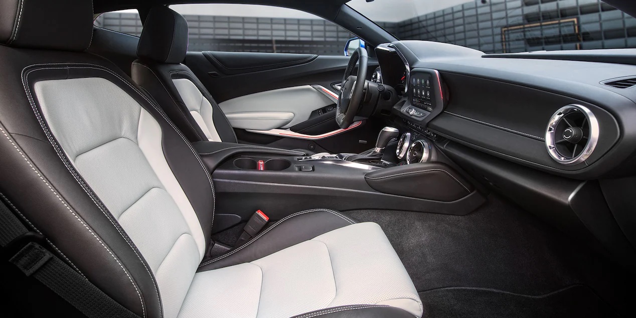2023 Chevrolet Camaro Front Seats