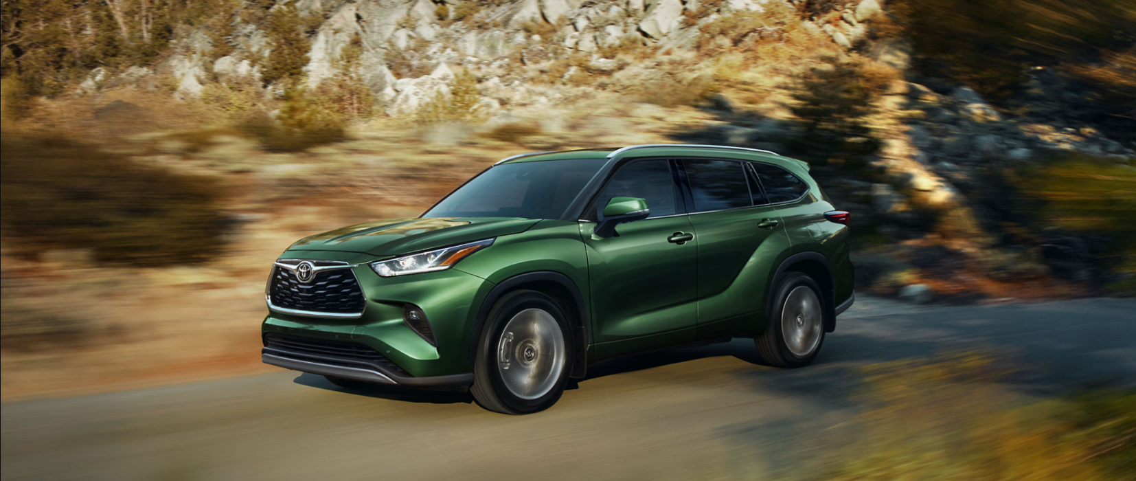 2023 Toyota Highlander Fuel Efficiency and Trim Levels near Des Moines, IA