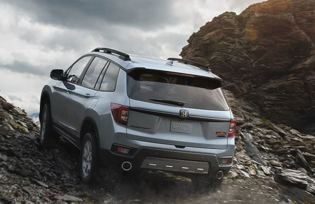 La suspensión independiente en todas las ruedas te otorga la maniobrabilidad ideal incluso en terrenos rocosos.