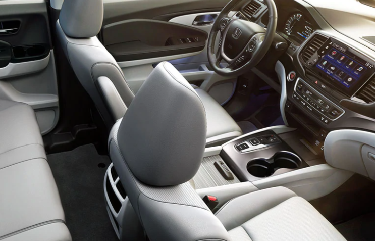 Su cabina es amplia y cómoda: como la de un SUV.