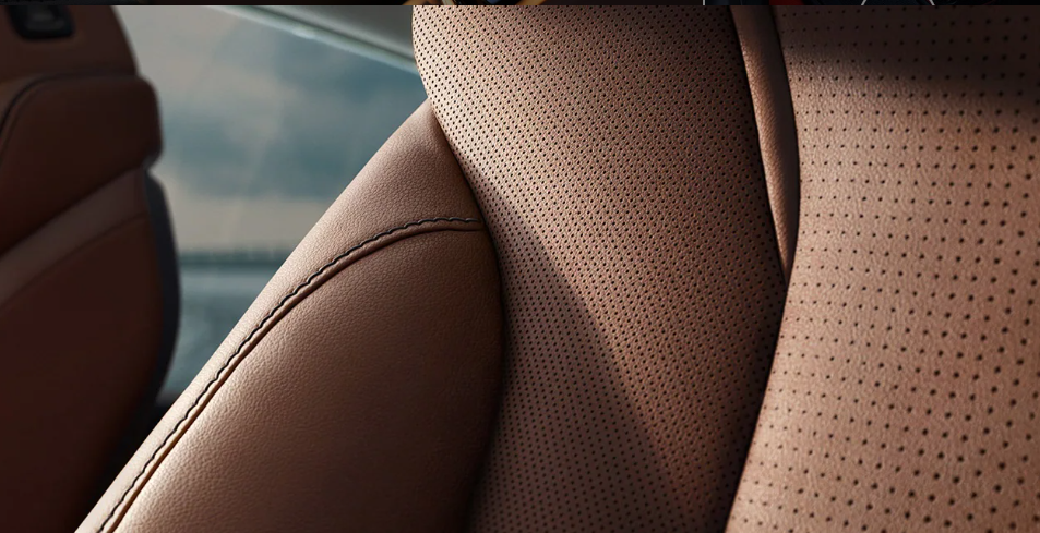 Puedes ajustar tu asiento en hasta 16 posiciones e incluso recibir masajes mientras conduces.