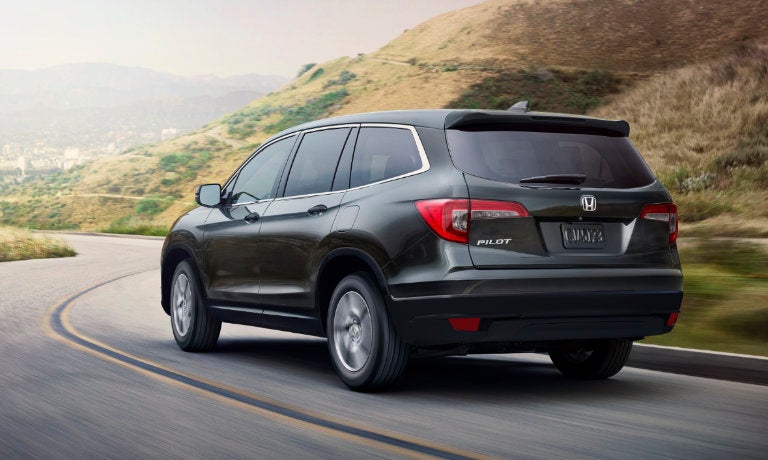 2022 Honda Pilot taking a turn