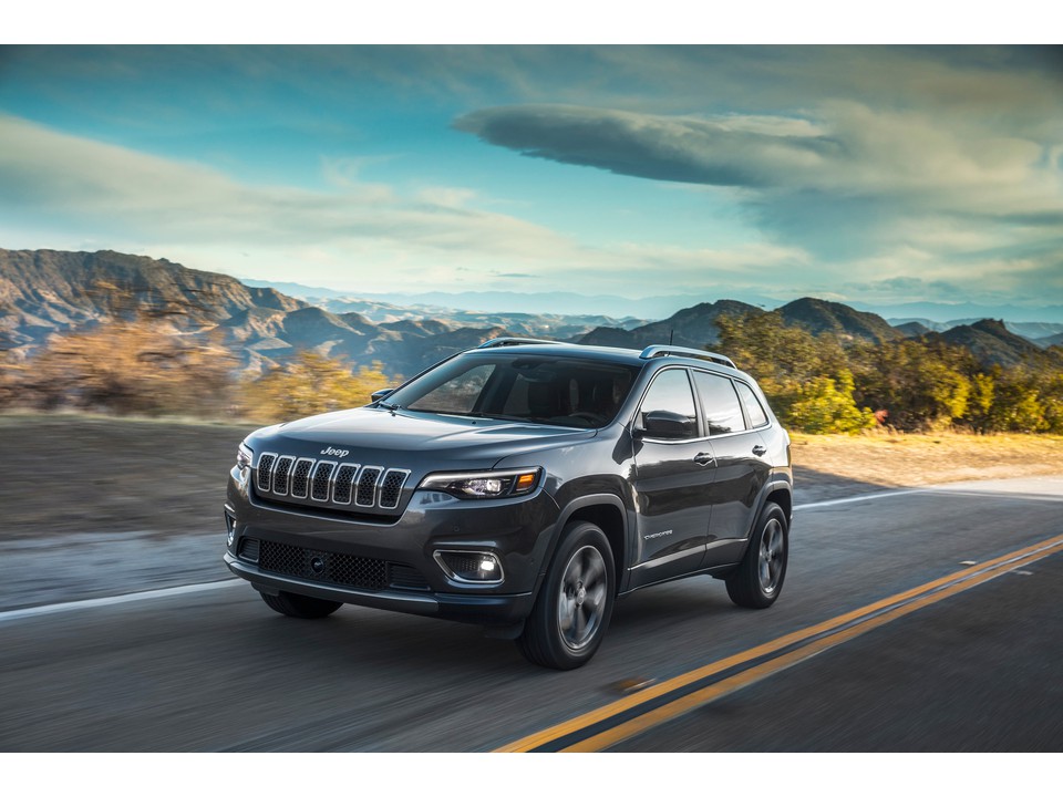 2021 Jeep® Cherokee Latitude LUX Front Exterior 
