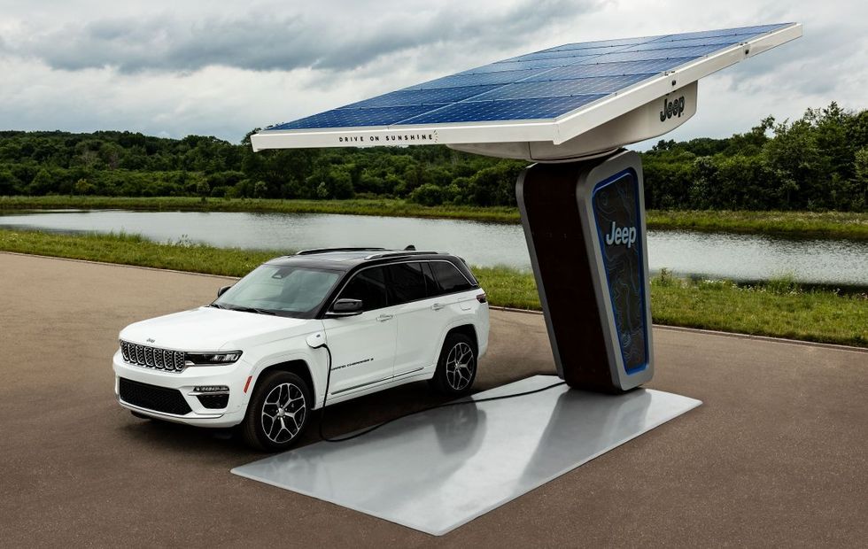 Electrified 2022 Jeep® Grand Cherokee 4XE