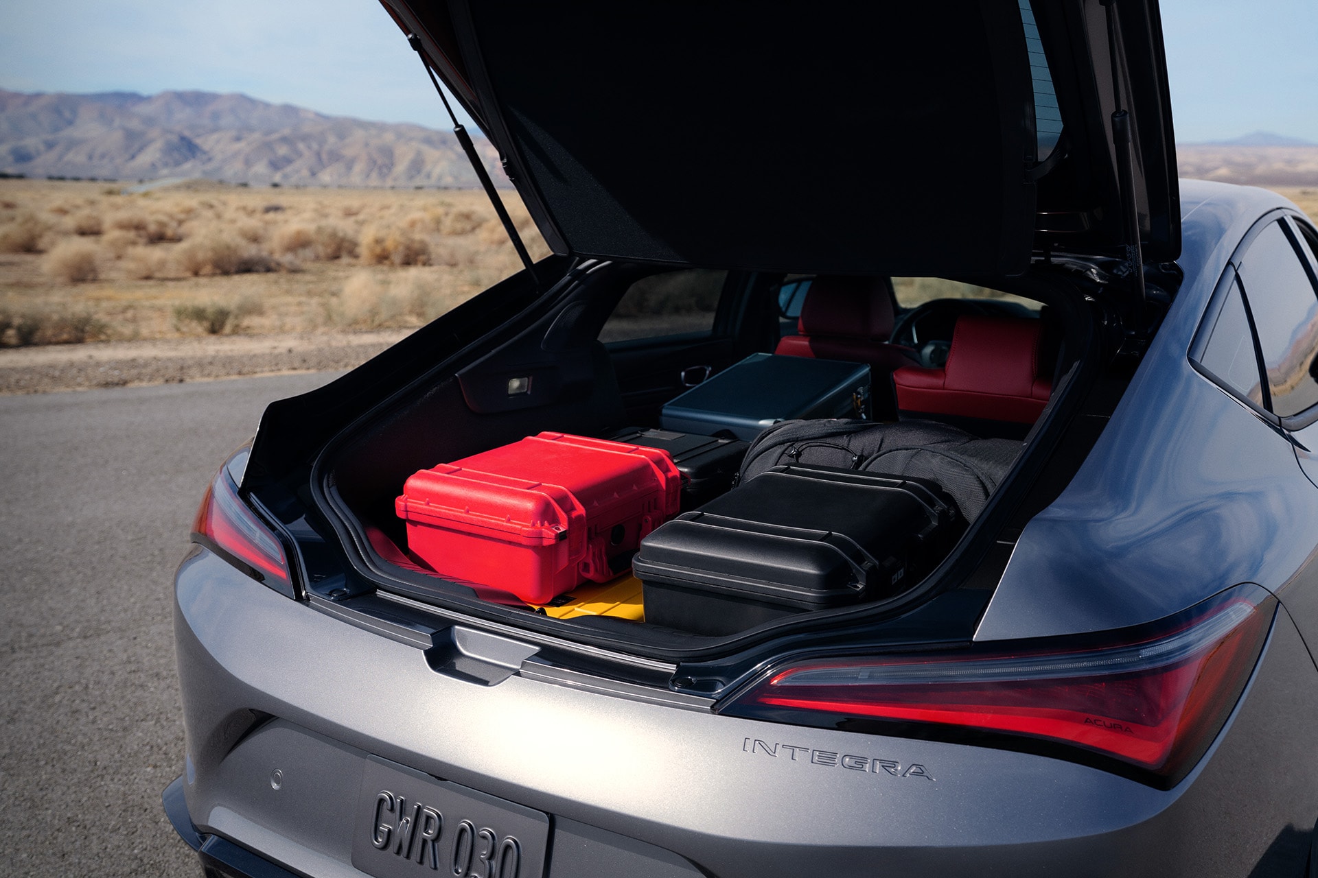 INTEGRA23-Grey-trunk-open