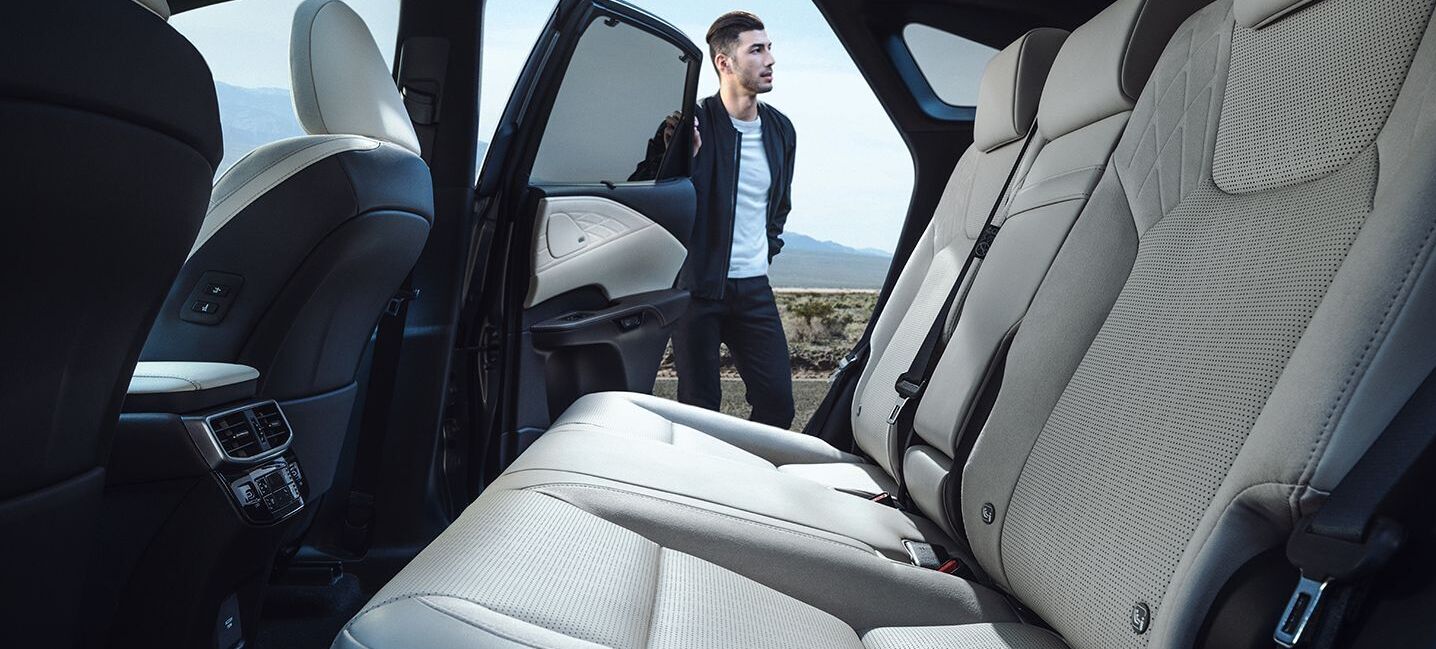 Los asientos traseros exteriores pueden ser calefaccionados y ventilados.