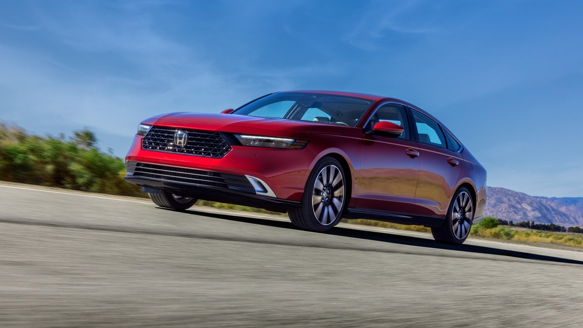 2023 Honda Accord vs 2023 Toyota Camry in Chantilly, VA