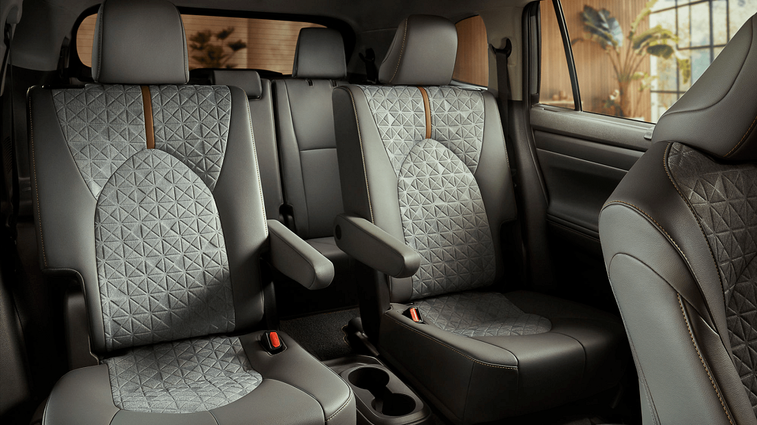 2023 Toyota Highlander Seating