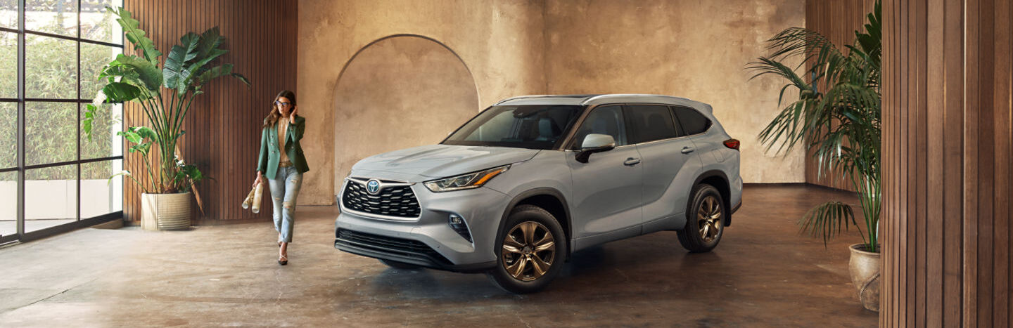 2023 Toyota Highlander Hybrid for Sale near South Richmond Hill, NY