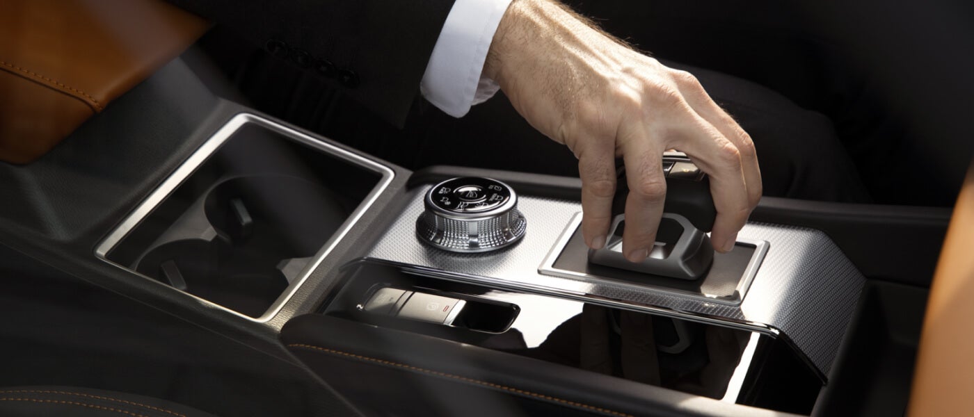 2023 Mitsubishi Outlander Gear
