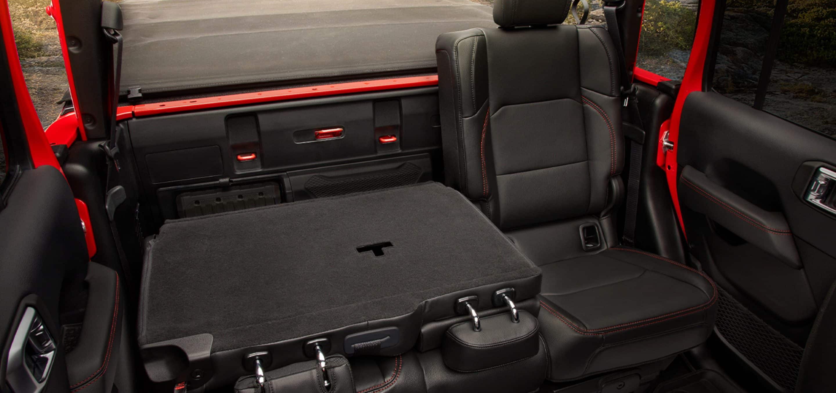 2023 Jeep Gladiator Split-Folding Rear Seats
