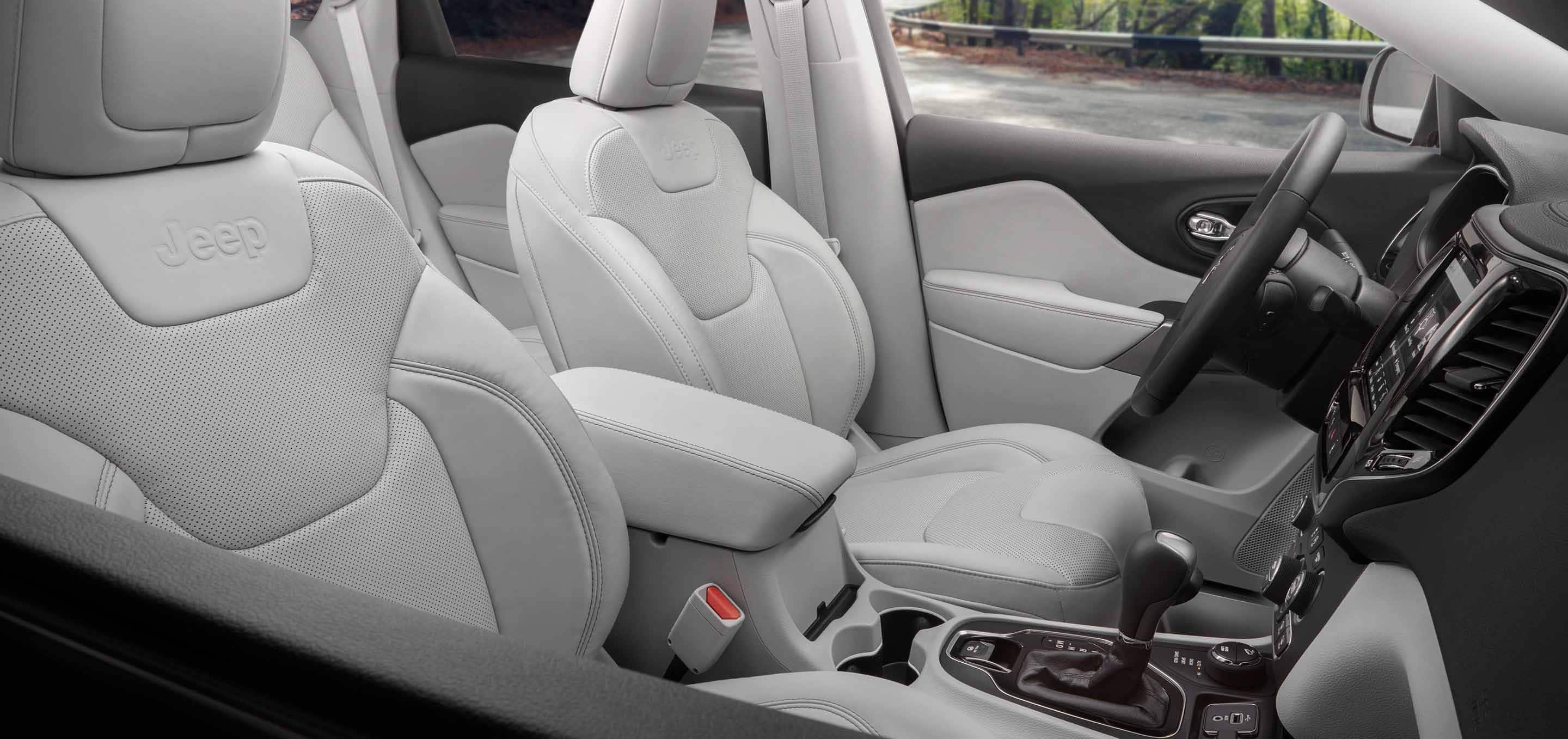 2023 Jeep Cherokee Front Seats