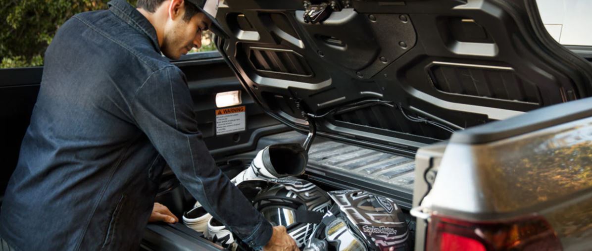 Que la puerta de la caja se abra de lado facilita el acceso al compartimiento In-Bed Trunk®.