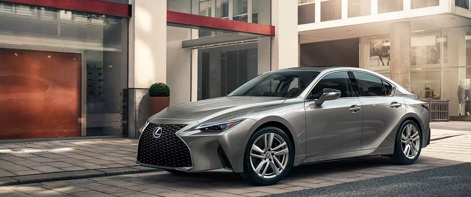 Lexus IS 350 2023 vs BMW 3 Series 2023 en Chantilly, VA