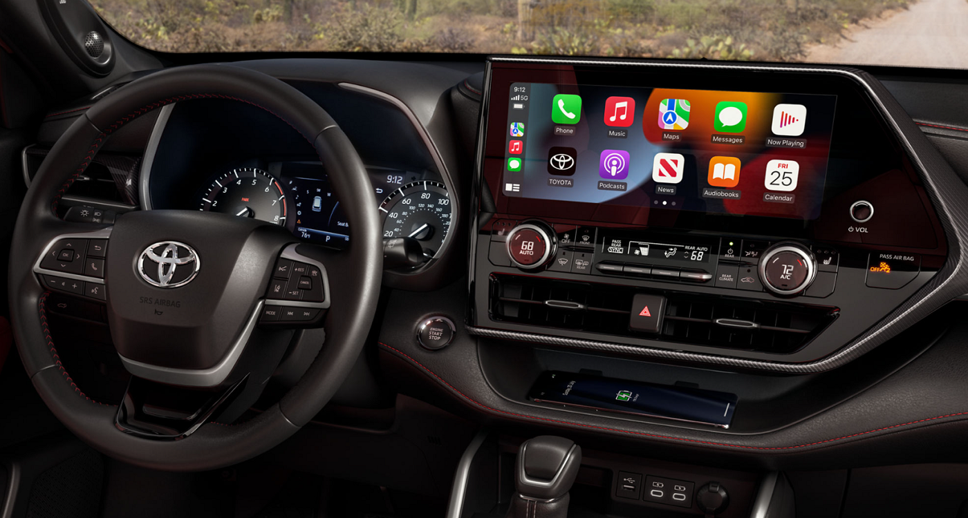 2023 Toyota Highlander Steering Wheel and Multimedia Touchscreen