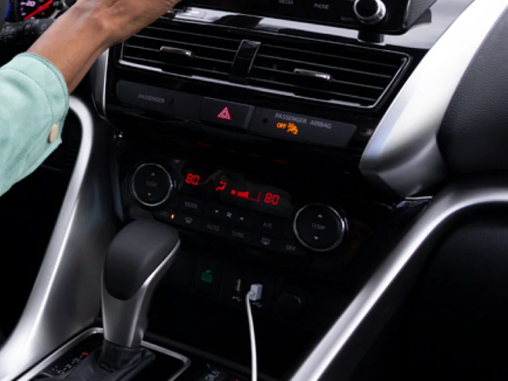 2023 Eclipse Cross Dual-Zone Automatic Climate Control