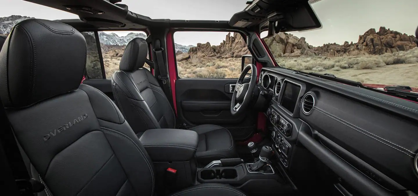 2023 Jeep Gladiator Cockpit