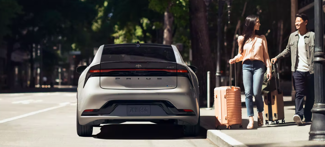 2023 Toyota Prius vs 2023 Kia Niro Hybrid near Matteson, IL