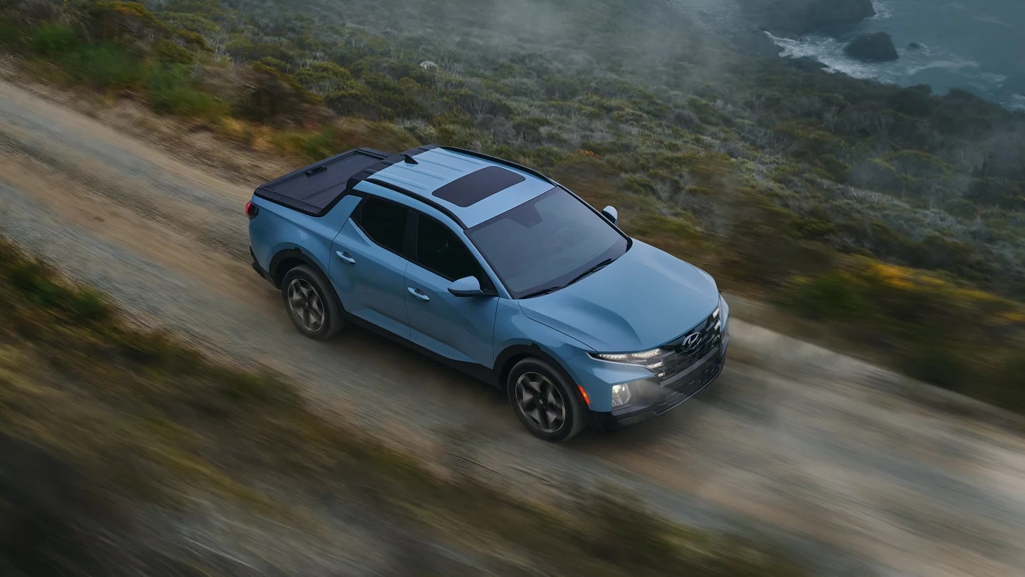 El SANTA CRUZ es un pionero que se anima a ir por más uniendo las cualidades de una camioneta con las de un SUV para maximizar la utilidad y versatilidad.