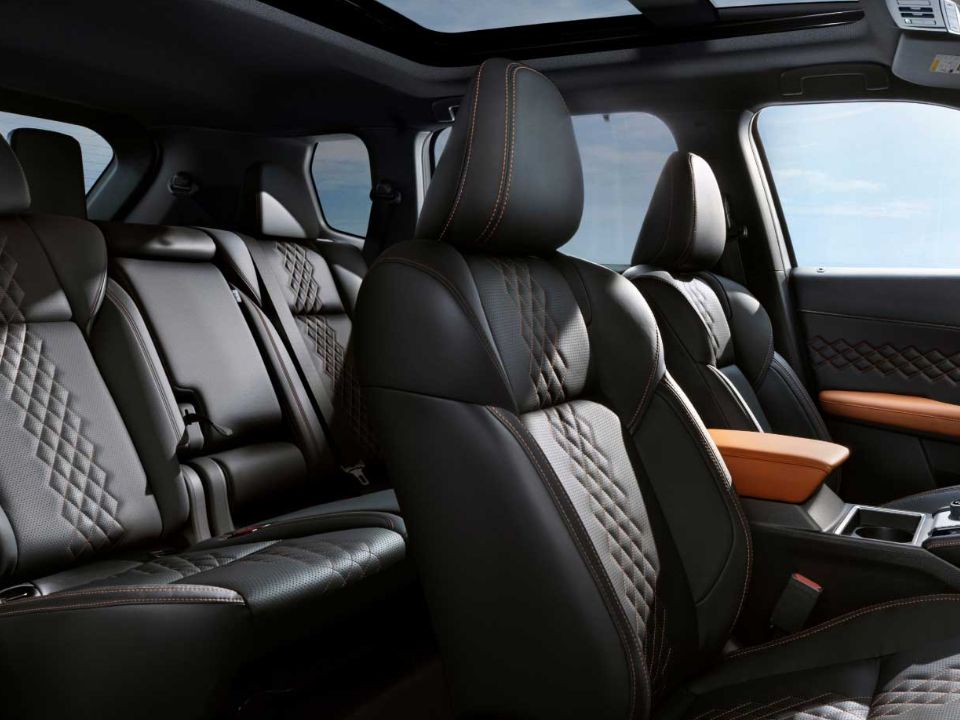 2023 Outlander PHEV Seats