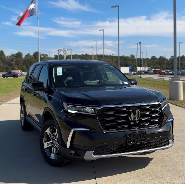 2023 Honda Pilot headlights and grille