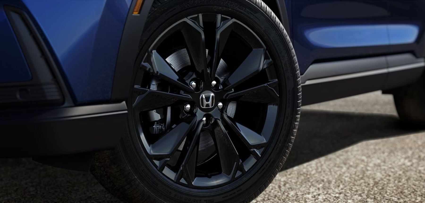 Las ruedas de 19 pulgadas son exclusivas del CR-V 2023 Hybrid Sport Touring.