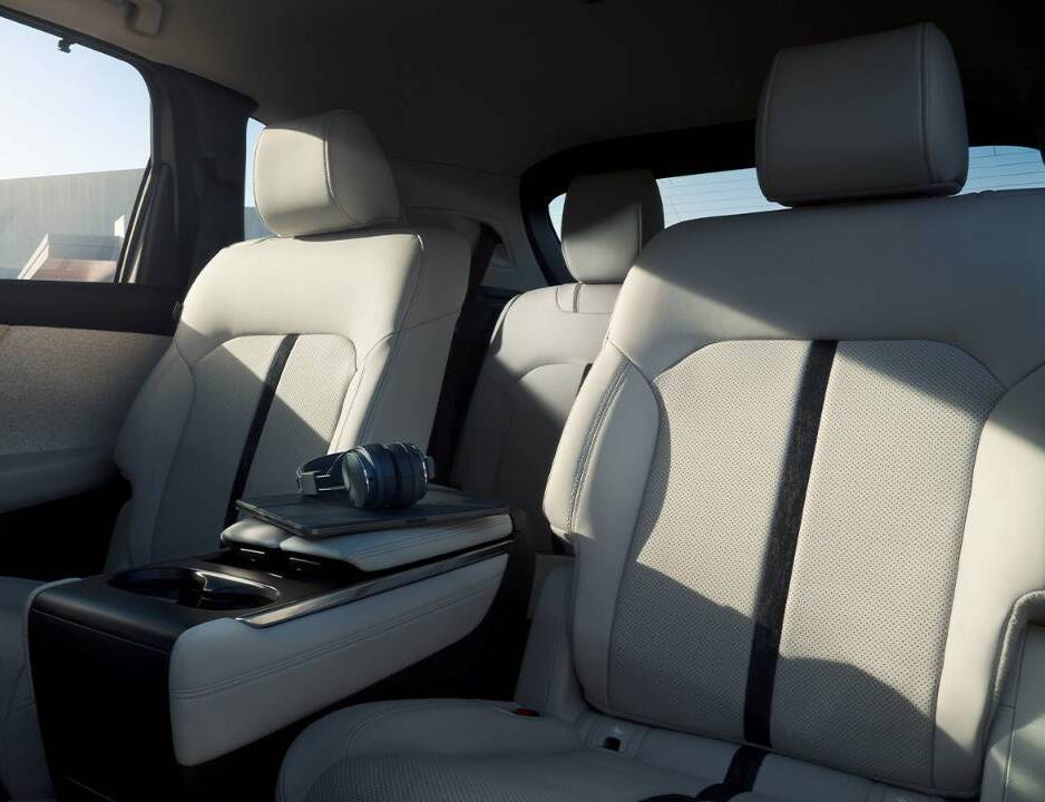 2024 MAZDA CX-90 Seating