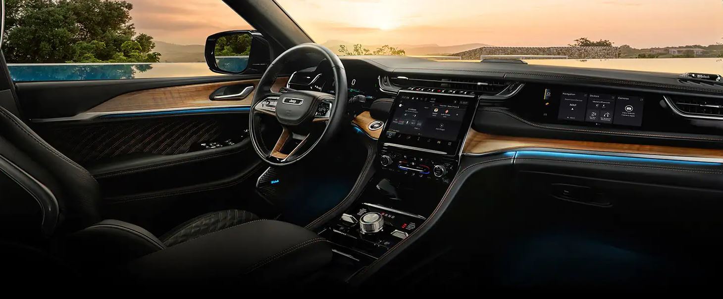 2023 Jeep Grand Cherokee Dashboard