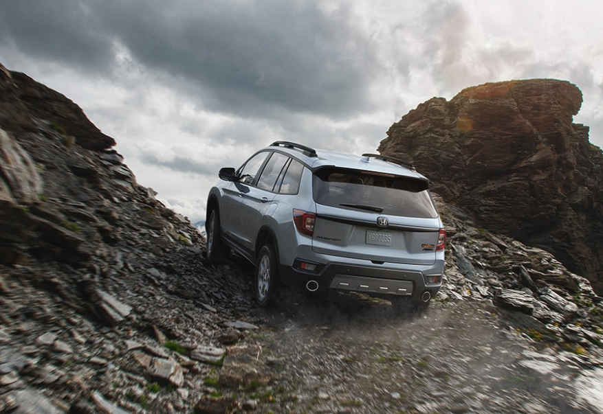 Las cuatro ruedas tienen suspensión independiente para que le hagas frente a los caminos desafiantes.
