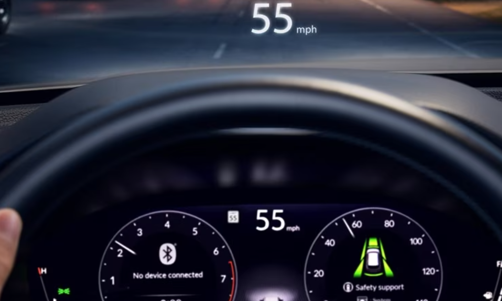 La pantalla a la altura de la vista que tiene disponible el Honda Pilot 2023 te ayuda a mantener tu mirada siempre en el camino.