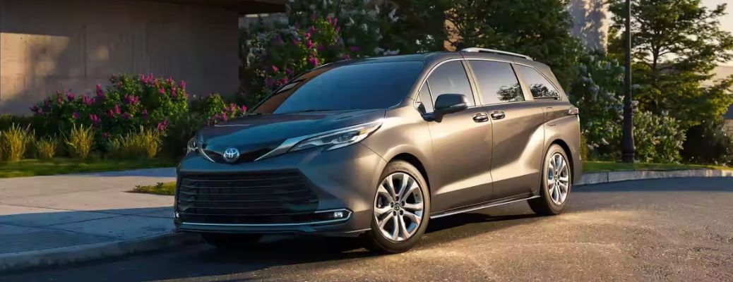 2023 Toyota Sienna side view