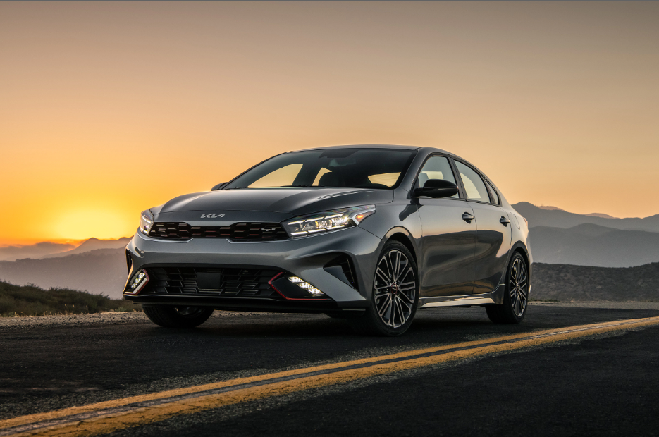 WHAT MAKES THE 2023 KIA FORTE BETTER THAN THE 2023 HYUNDAI ELANTRA ...