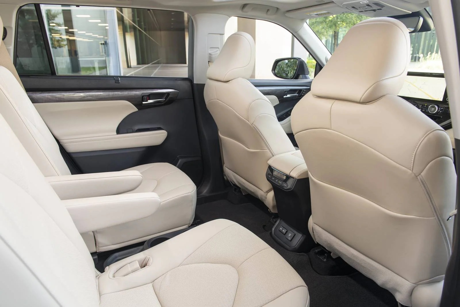 2023 Toyota Highlander Interior