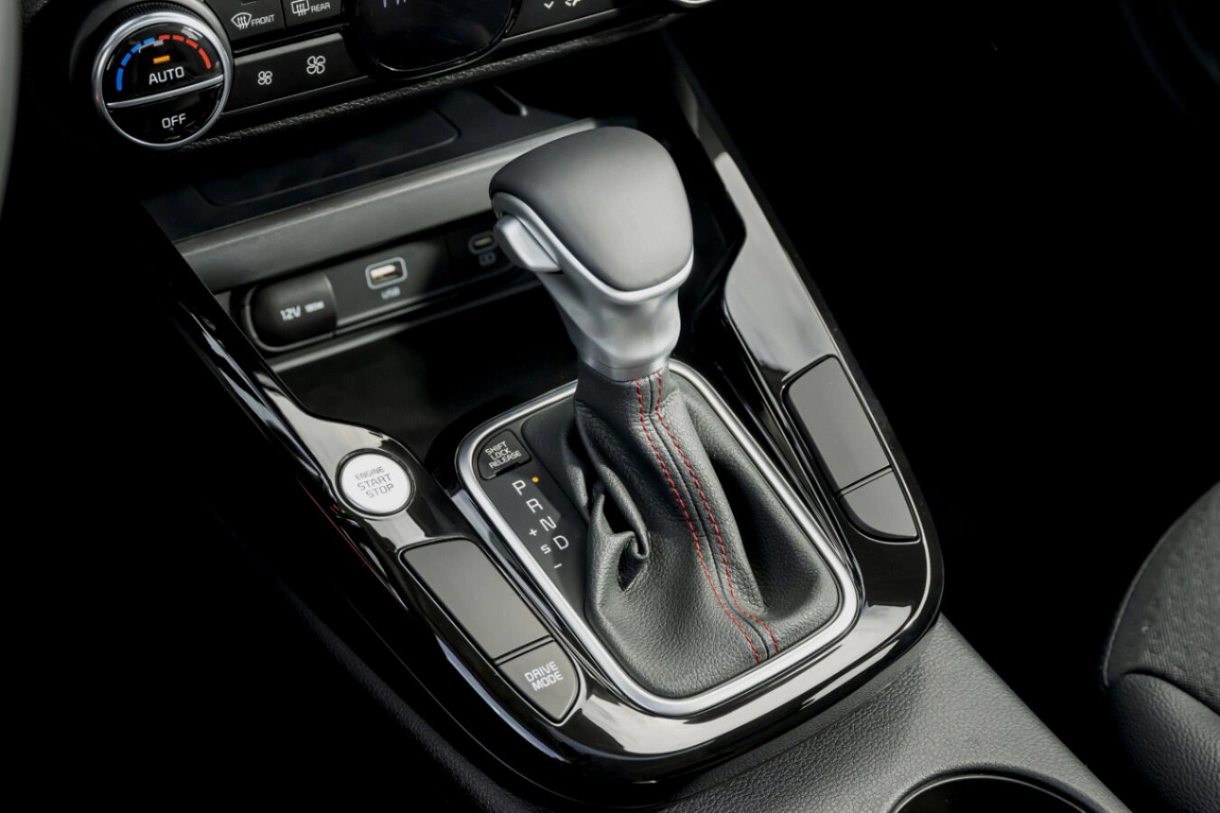 Gear Lever of the 2023 Kia Soul 