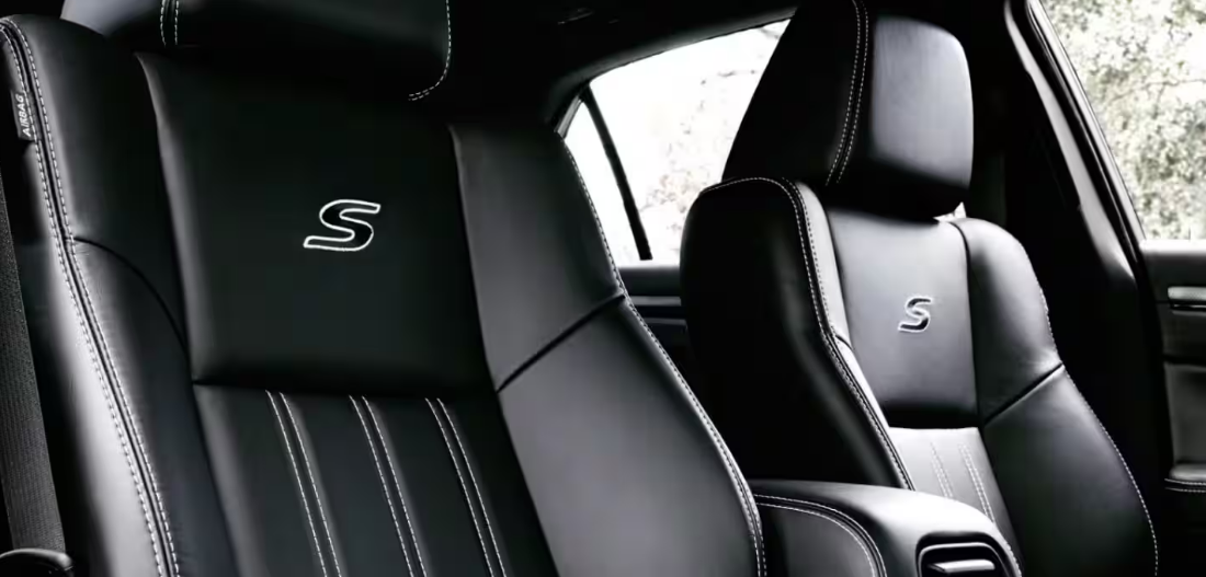 2023 Chrysler 300 Seating