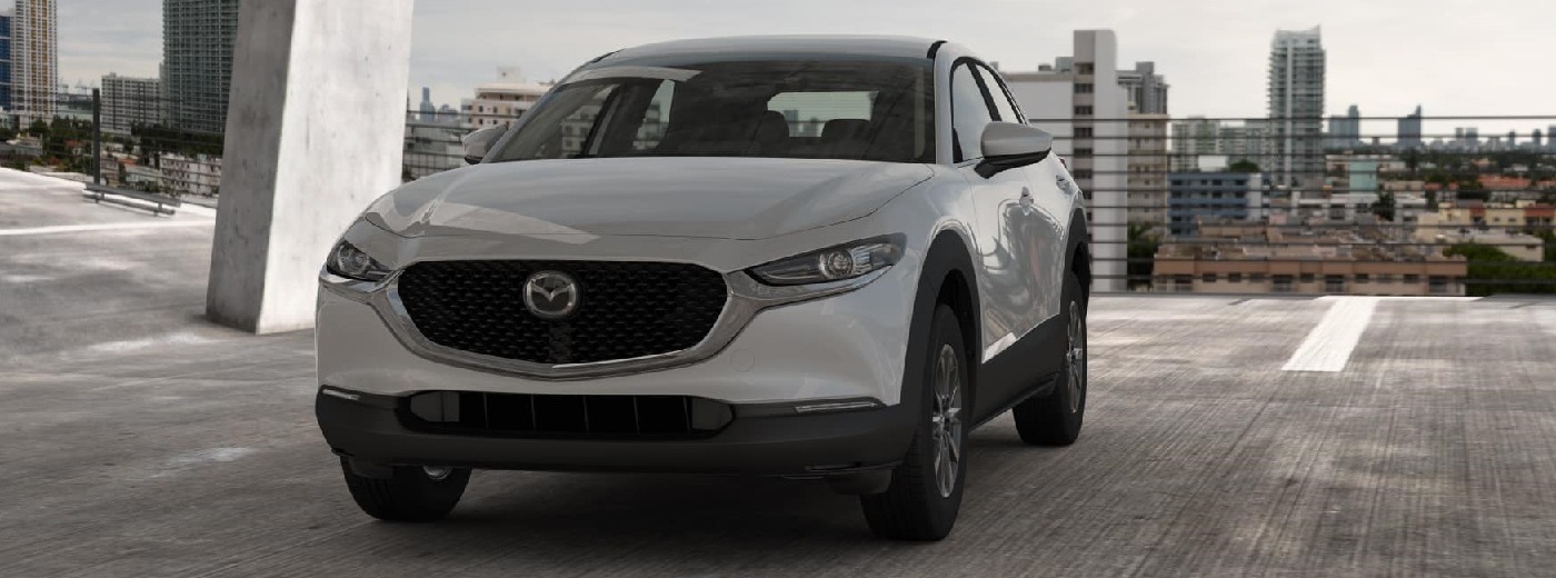 El vehículo que se muestra es el MAZDA CX-30 2023 con equipamientos opcionales.