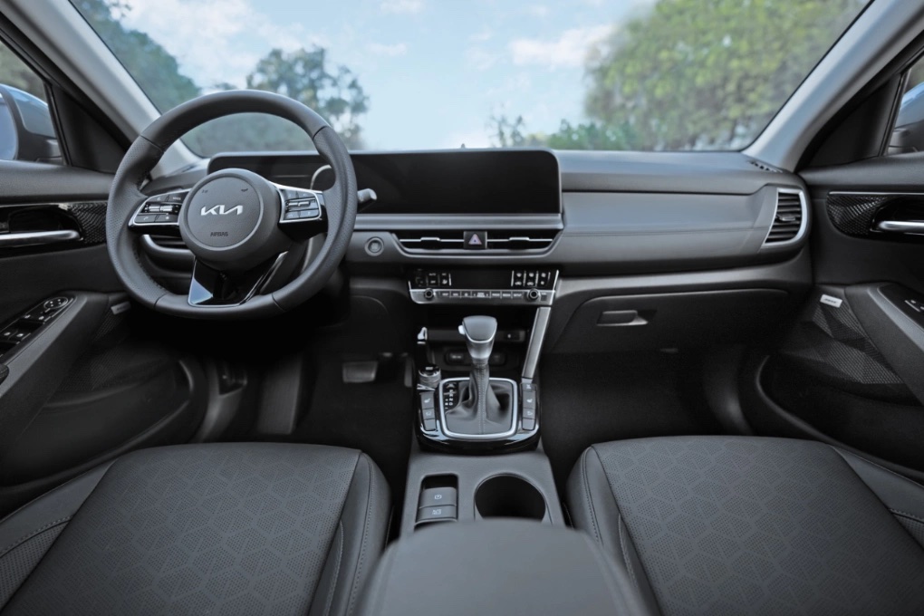 2024 Kia Seltos Front Dashboard
