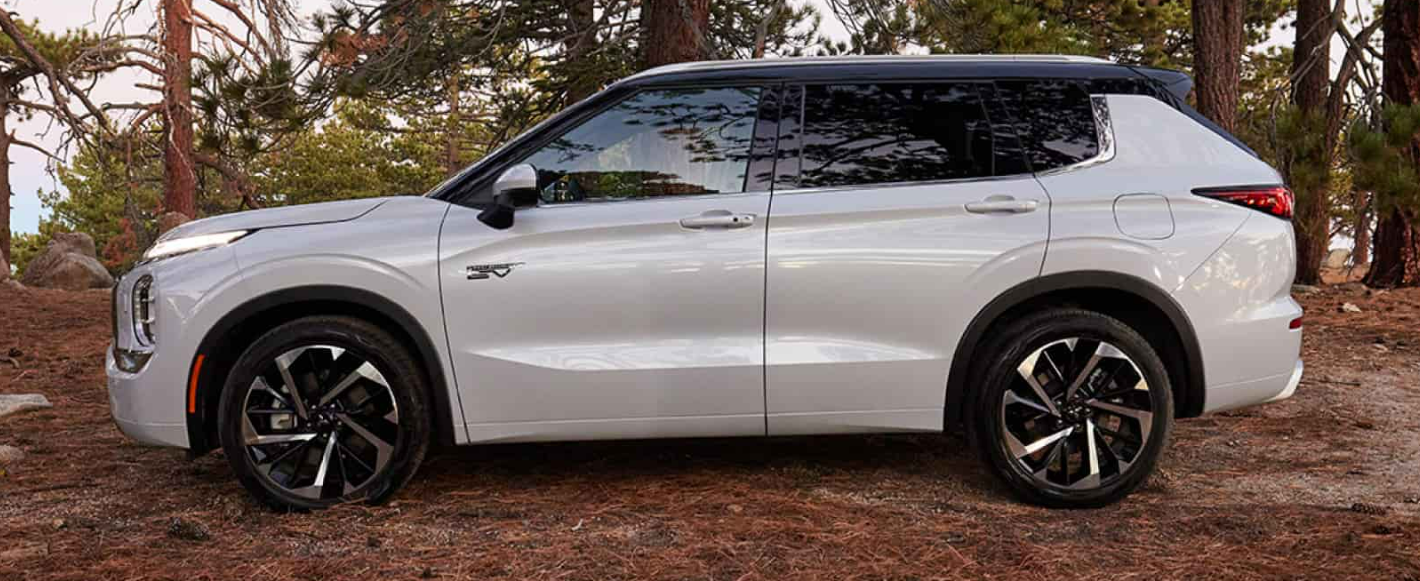 2023 Mitsubishi Outlander PHEV vs 2023 Toyota RAV4 Prime near Pensacola, FL