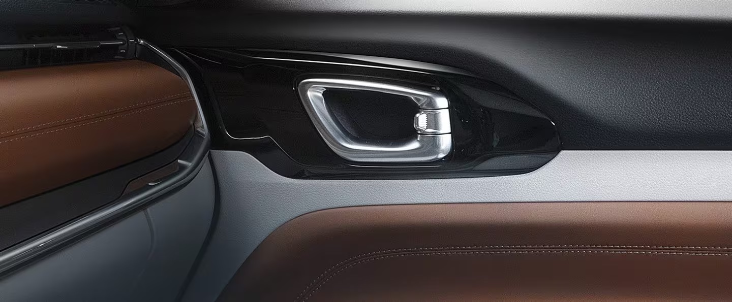 2023 Jeep Compass Door Panel and Handle