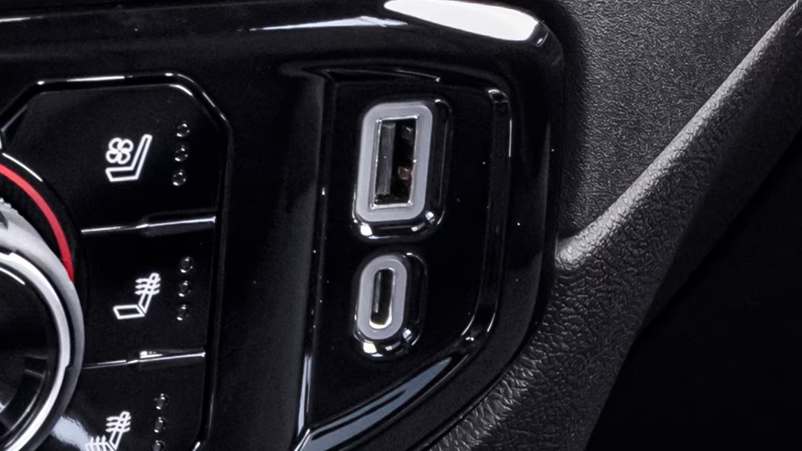 2024 Chevrolet Silverado USB Ports