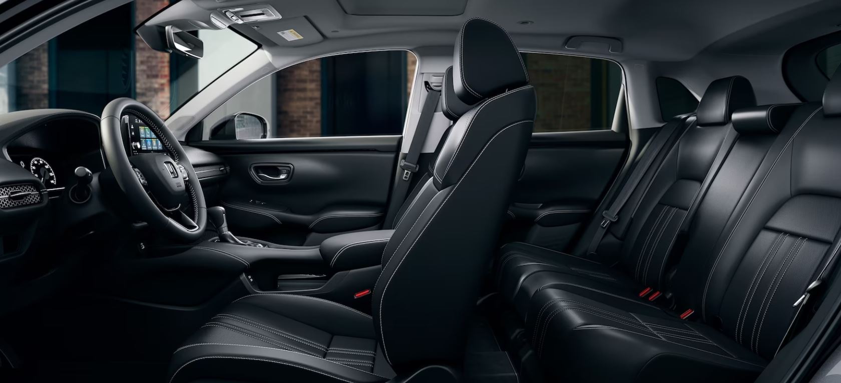 Aun siendo el SUV más pequeño de la línea de Honda, el  HR-V 2024 no resigna espacio interior y comodidad.