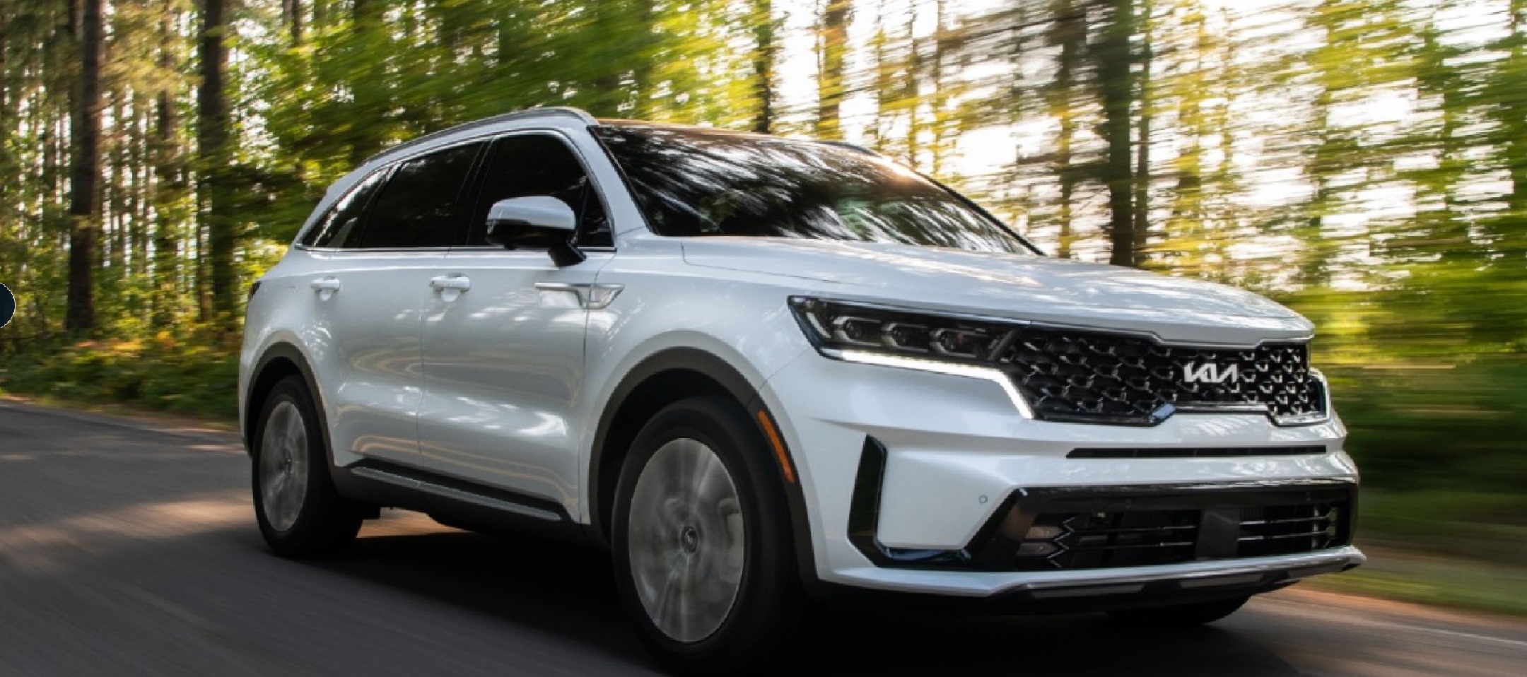 2023 Mitsubishi Outlander PHEV vs 2023 Kia Sorento PHEV in Medford