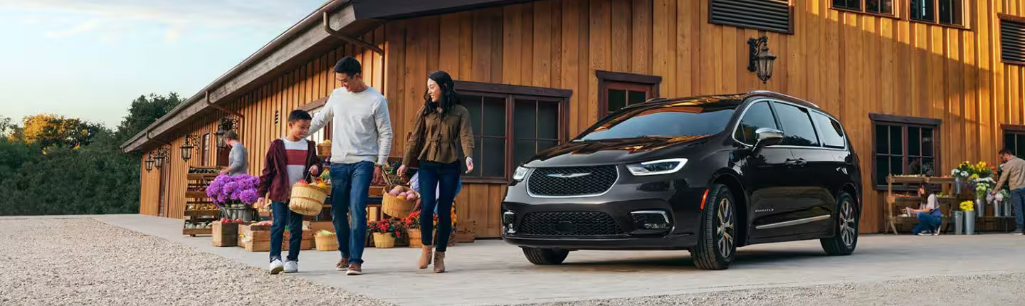 2023 Chrysler Pacifica Plug-In Hybrid for Sale near Englewood, NJ - Chrysler  Dodge Jeep Ram of Englewood Cliffs