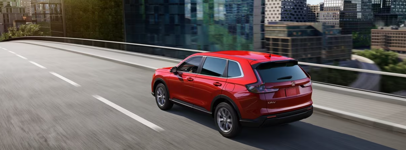 El SUV que se muestra es el Honda CR-V 2024 EX en Radiant Red Metallic.