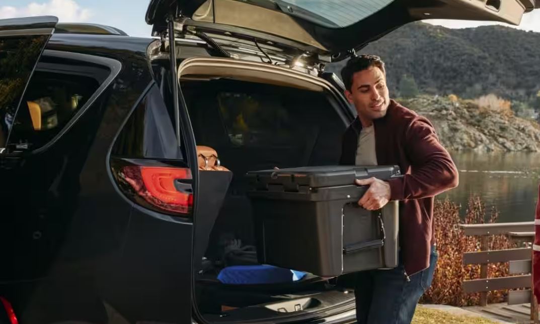 2023 Chrysler Pacifica Trunk