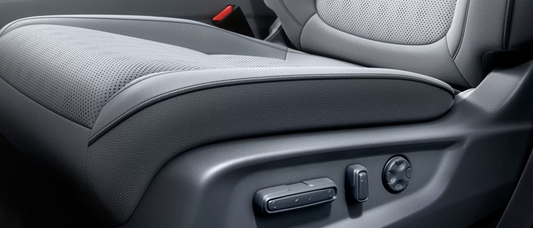 El asiento del conductor tiene ajuste eléctrico de 12 posiciones disponibles.