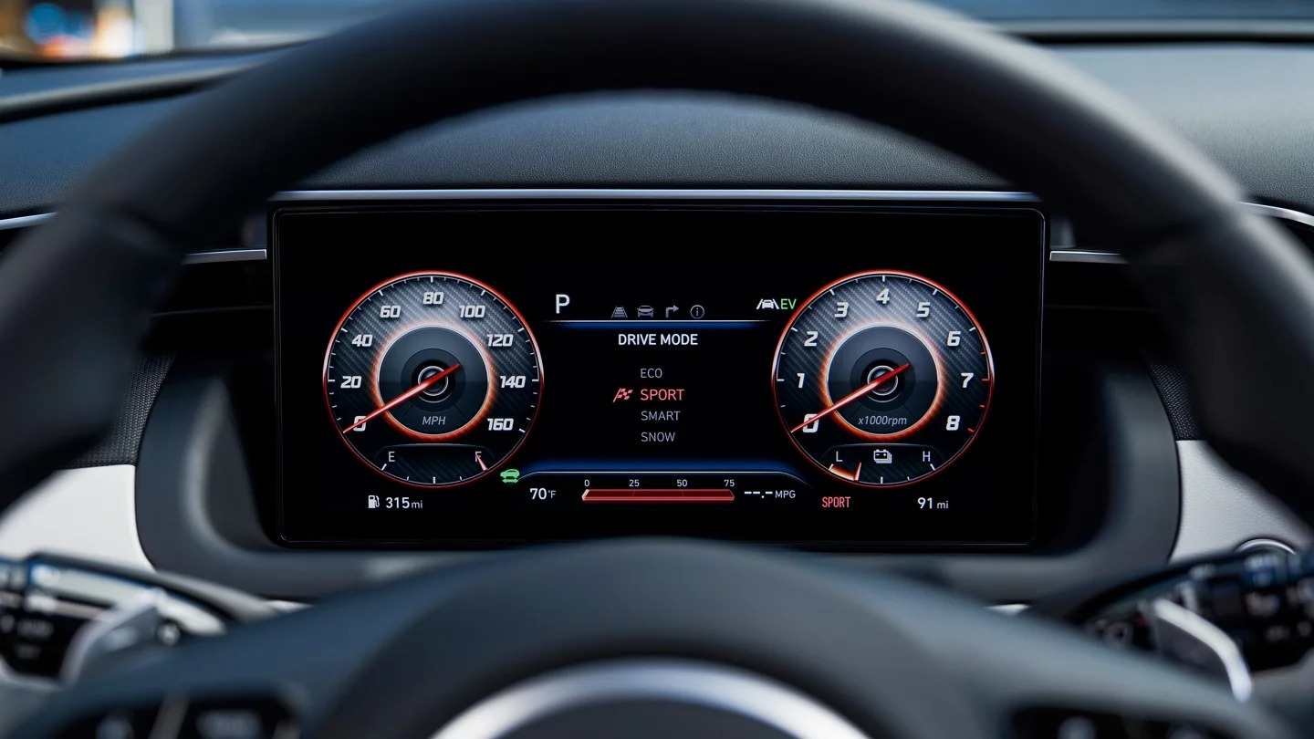 Digital Instrument Cluster of the 2024 Hyundai TUCSON Hybrid 
