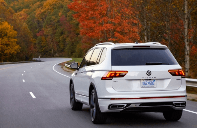 2022 VW Tiguan back view2022 VW Tiguan back view